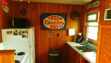 Turkey Ridge Cottage, River View | Private kitchen | Full-sized fridge, microwave, oven, stovetop