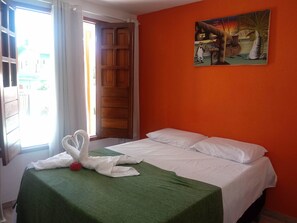 Habitación cuádruple estándar, varias camas, no fumadores | Minibar, cortinas opacas, wifi gratis y ropa de cama