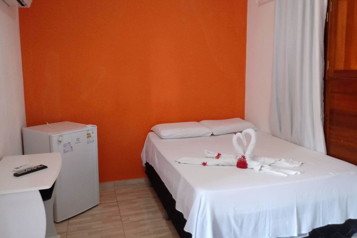 Minibar, blackout drapes, free WiFi, bed sheets