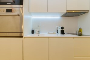 Kühlschrank, Mikrowelle, Geschirrspüler