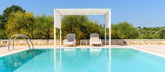 Villa d'Itria with trullo and pool by Wonderful Italy