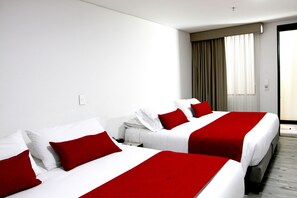 Superior Quadruple Room | Egyptian cotton sheets, premium bedding, down comforters, minibar - White Lighthouse Hotel (Bogotá)