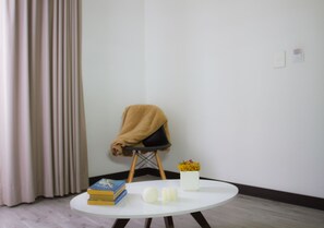 エジプト綿のシーツ、高級寝具、羽毛の掛け布団、ミニバー