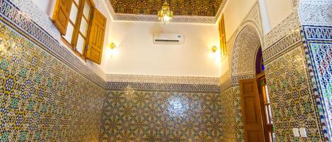 Family Suite, 1 King Bed, Non Smoking | Individually decorated, individually furnished, soundproofing, free WiFi