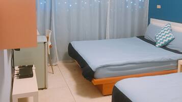 Comfort Quadruple Room, 2 Double Beds, Non Smoking | Desk, rollaway beds, free WiFi, bed sheets