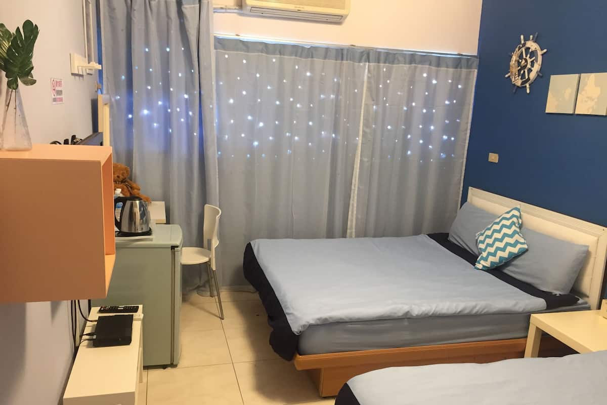 Comfort Quadruple Room, 2 Double Beds, Non Smoking | Desk, rollaway beds, free WiFi, bed sheets