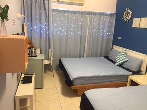 Comfort fyrbäddsrum - 2 dubbelsängar - icke-rökare | Skrivbord, extrasängar, gratis wi-fi och sängkläder