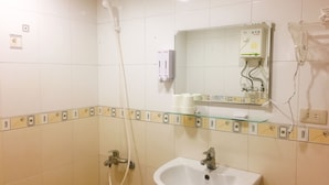 Buồng tắm vòi sen, đồ dùng nhà tắm miễn phí, máy sấy tóc 