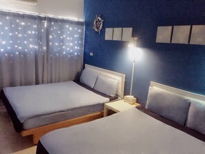 Comfort Quadruple Room, 2 Double Beds, Non Smoking | Desk, rollaway beds (surcharge), WiFi (free), bed sheets - Kaohsiung Easy room (Kaohsiung)