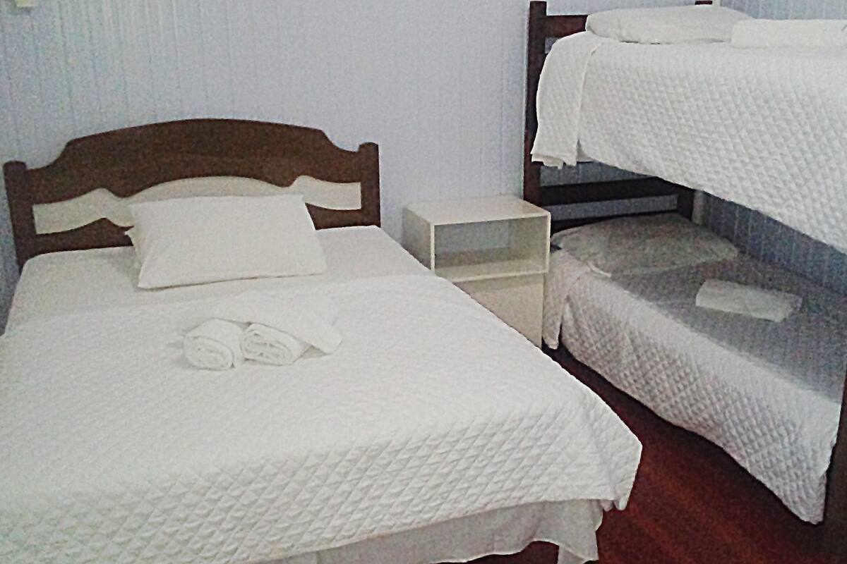 Basic-Doppel- oder -Zweibettzimmer