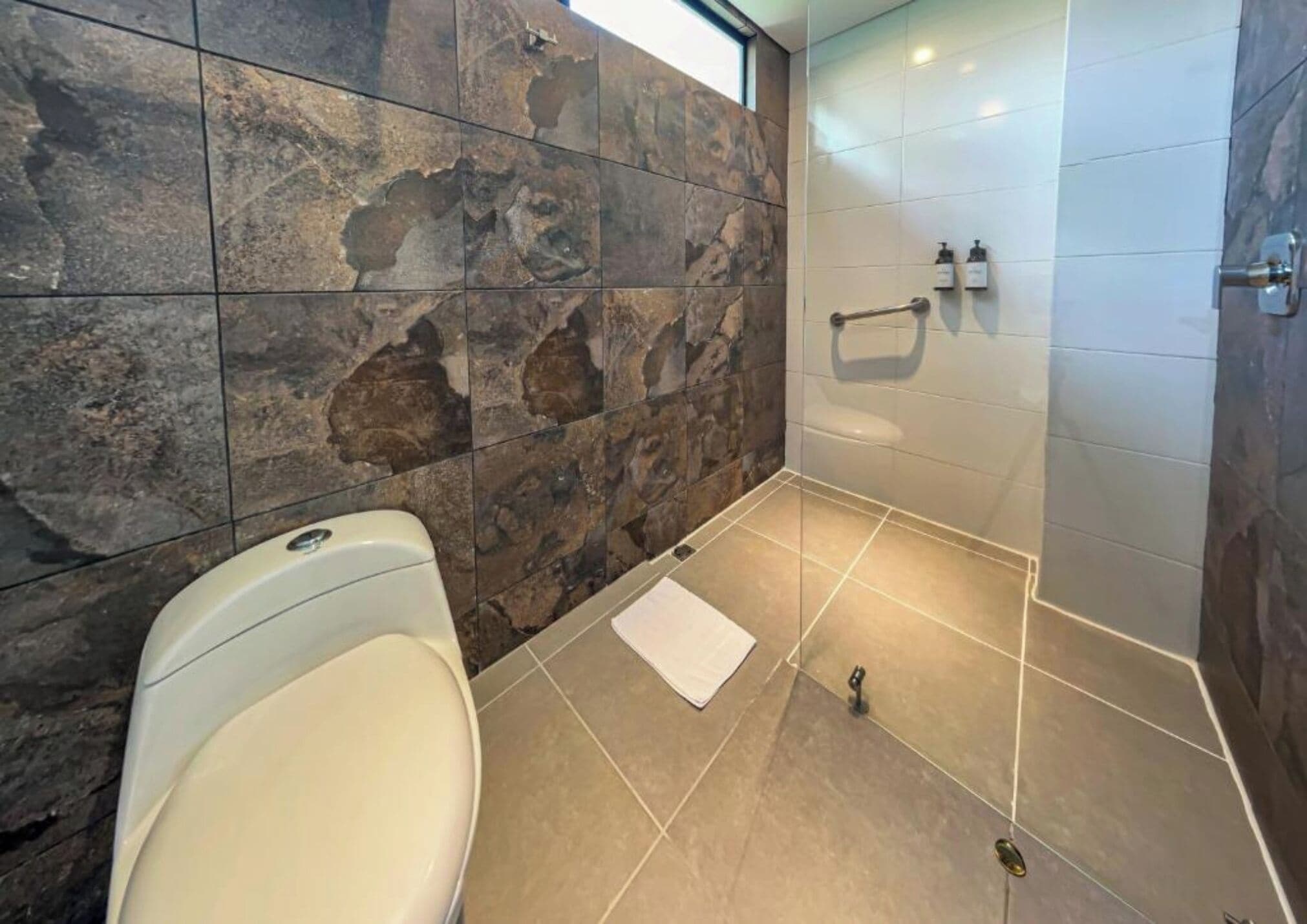 deluxe room, balcony | bathroom | hair dryer, towels, shampoo, toilet paper