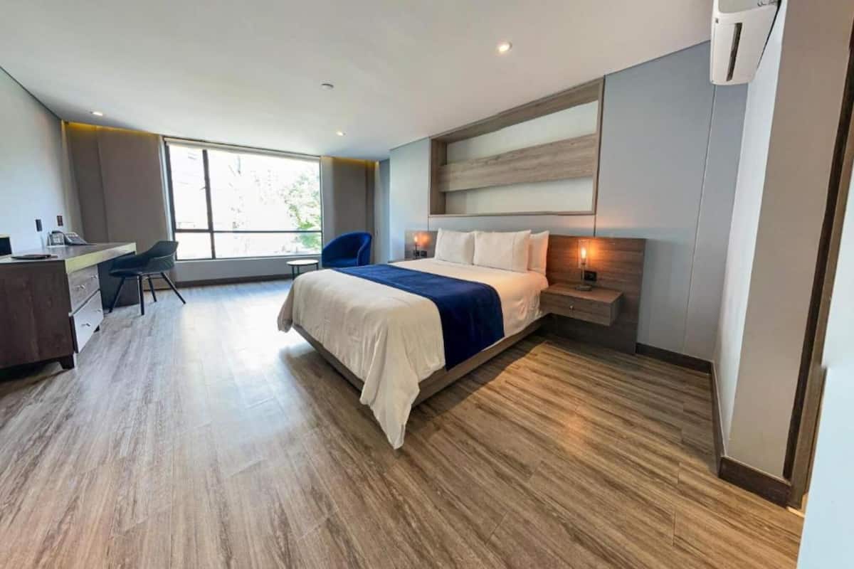 1 bedroom, down duvets, pillow-top beds, in-room safe