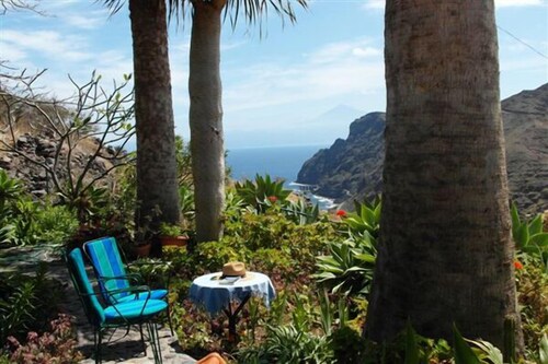 Charming and quiet cottage with panoramic views