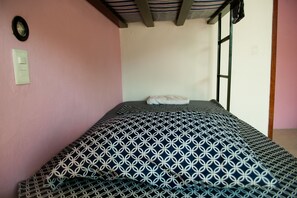 Blackout drapes, free WiFi, bed sheets - Coco Hostel (Cancun)