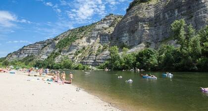 Klimatisiertes Haus für 6 Personen, nahe Vallon-Pont-d'Arc Zentrum mit Garten und WIFI