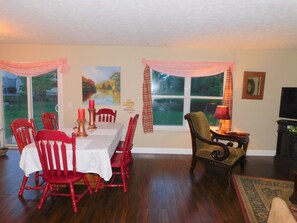 Daily full breakfast (USD 6.95 per person) - Evonne's Sharing House (Noblesville)