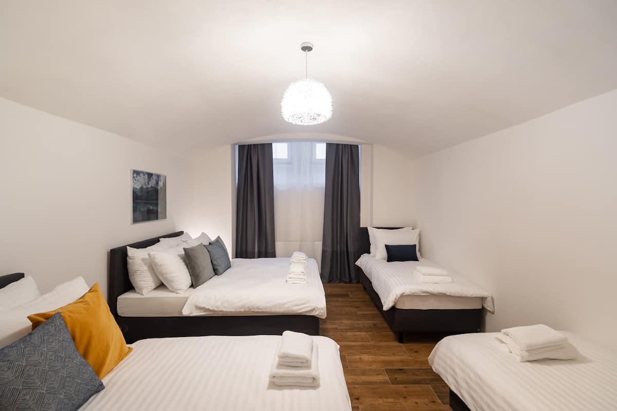 Apart Daire, 1 Yatak Odası (Basement) | Mısır pamuklu çarşaf takımı, kaliteli yatak takımı, masa 