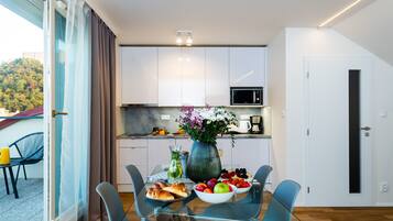 Apartamento panorâmico | Roupas de cama de algodão egípcio, roupas de cama premium, escrivaninha