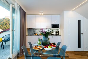 Panoramic Apart Daire | Mısır pamuklu çarşaf takımı, kaliteli yatak takımı, masa 