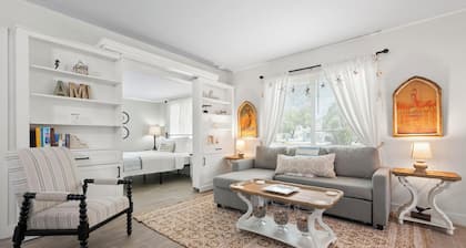 Shell We Dance? Charming Bungalow with Fabulous Location and Private Pool!