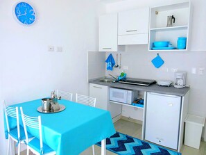 Fridge, microwave, coffee/tea maker, electric kettle