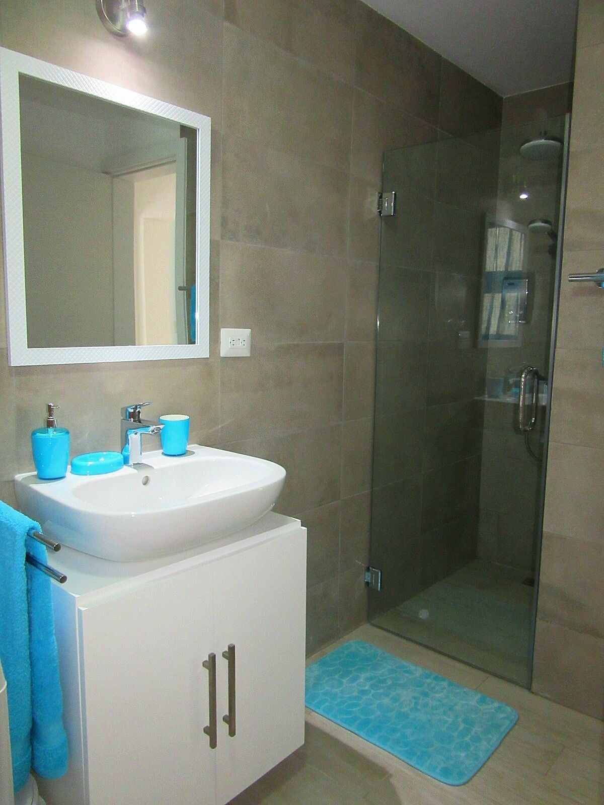 Doccia, asciugacapelli, bidet, asciugamani