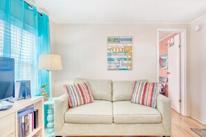 Smart TV, lettore DVD, libri, stampante