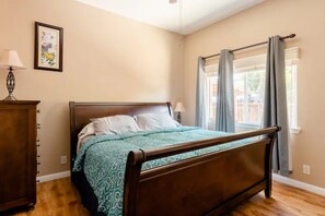 2 bedrooms, desk, iron/ironing board, free WiFi - New Beautiful House with Open Kitchen, Large Bedrooms and Living-room (San Jose)