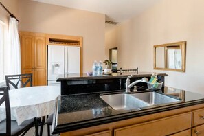 冰箱、微波炉、烤箱、炉灶