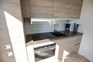 Refrigerador, microondas, horno, placa de cocina