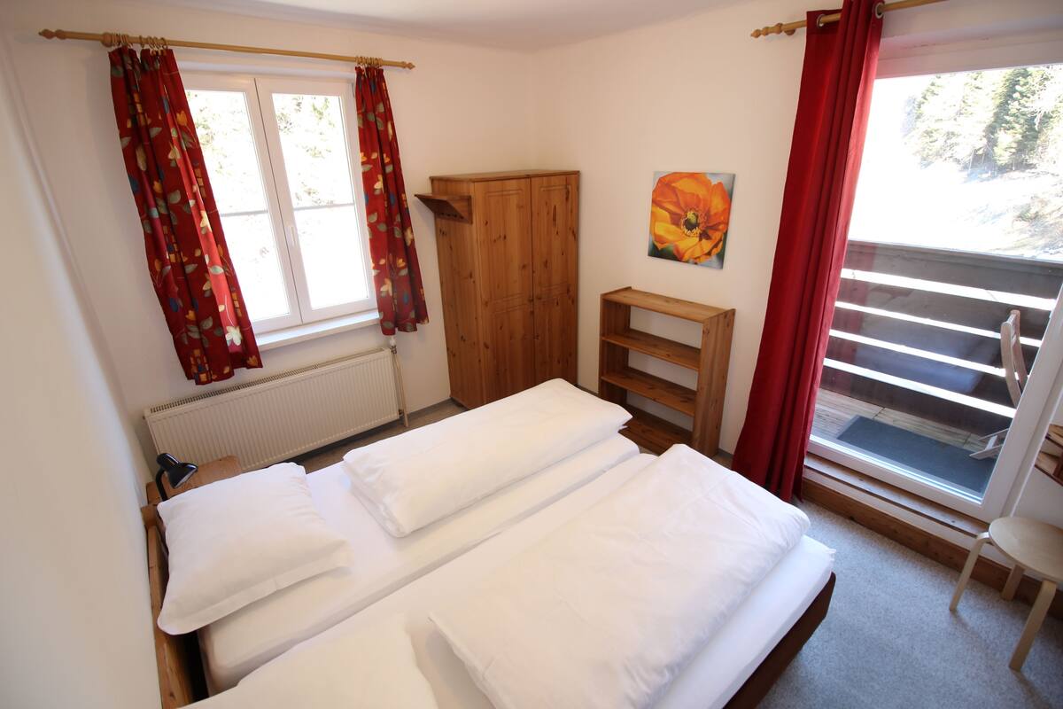 Quarto família | 2 quartos, escrivaninha, Wi-Fi de cortesia, roupa de cama