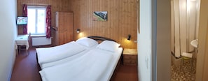 Quarto casal econômico | 2 quartos, escrivaninha, Wi-Fi de cortesia, roupa de cama