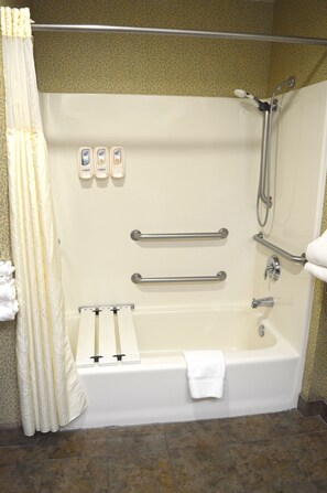 Kostenlose Toilettenartikel, Haartrockner, Handtücher