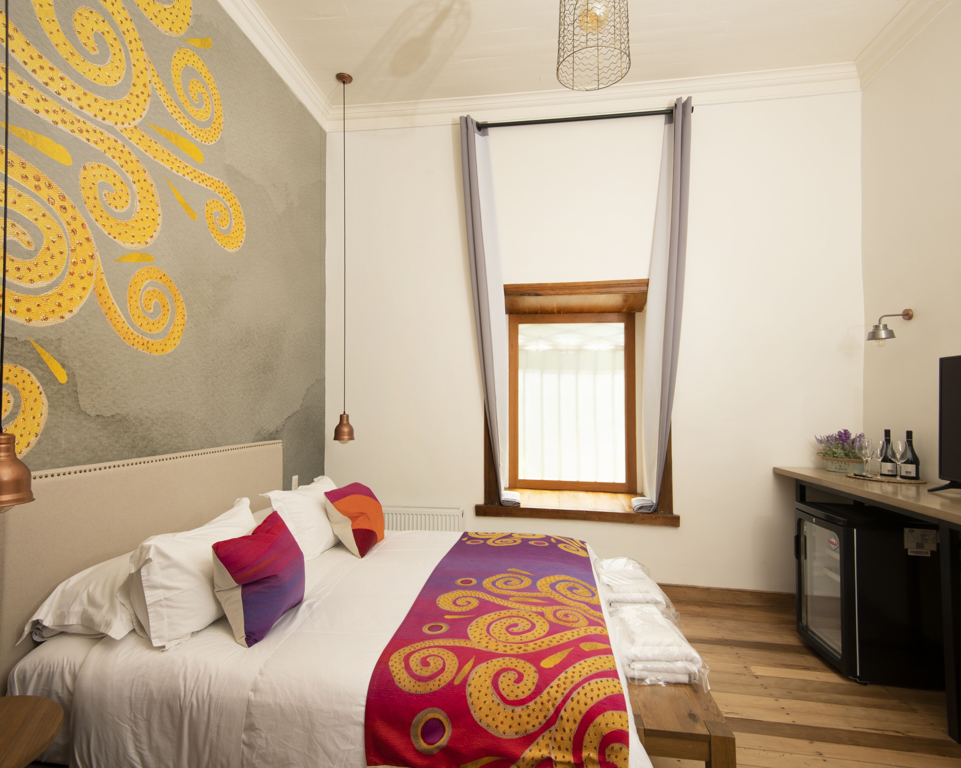 Royal dubbelrum - 1 kingsize-säng - bubbelpool - utsikt mot trädgården | 1 sovrum, sängtillbehör av högsta kvalitet, bäddmadrasser och minibar