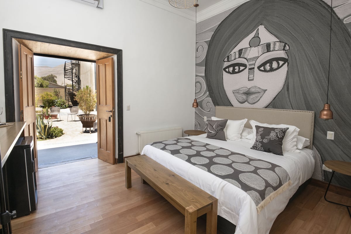 premium double room, 1 king bed, bathtub, garden view | 1 bedroom, premium bedding, pillow-top beds, minibar