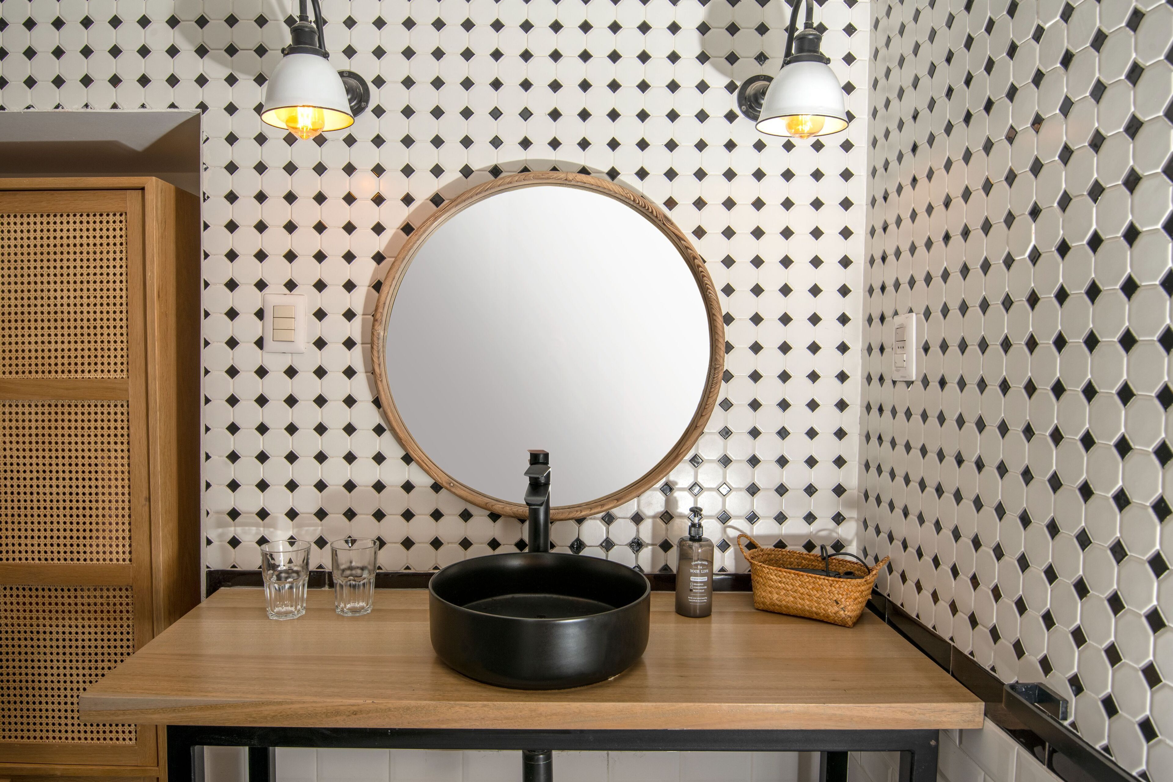 superior double room, 1 king bed, ensuite | bathroom | free toiletries, hair dryer, towels, soap