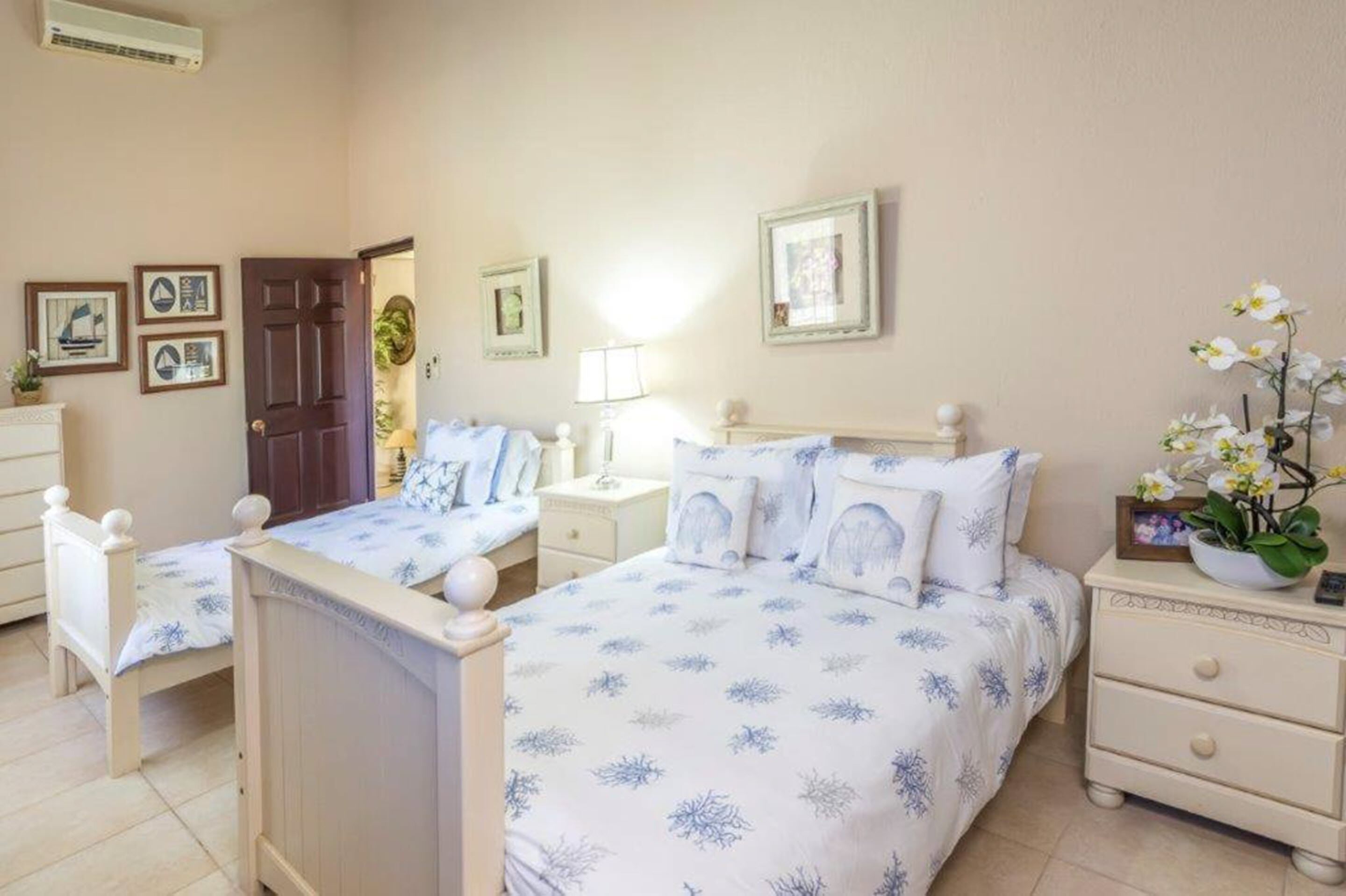 family house, multiple beds, non smoking | in-room safe, blackout curtains, free wifi, bed sheets