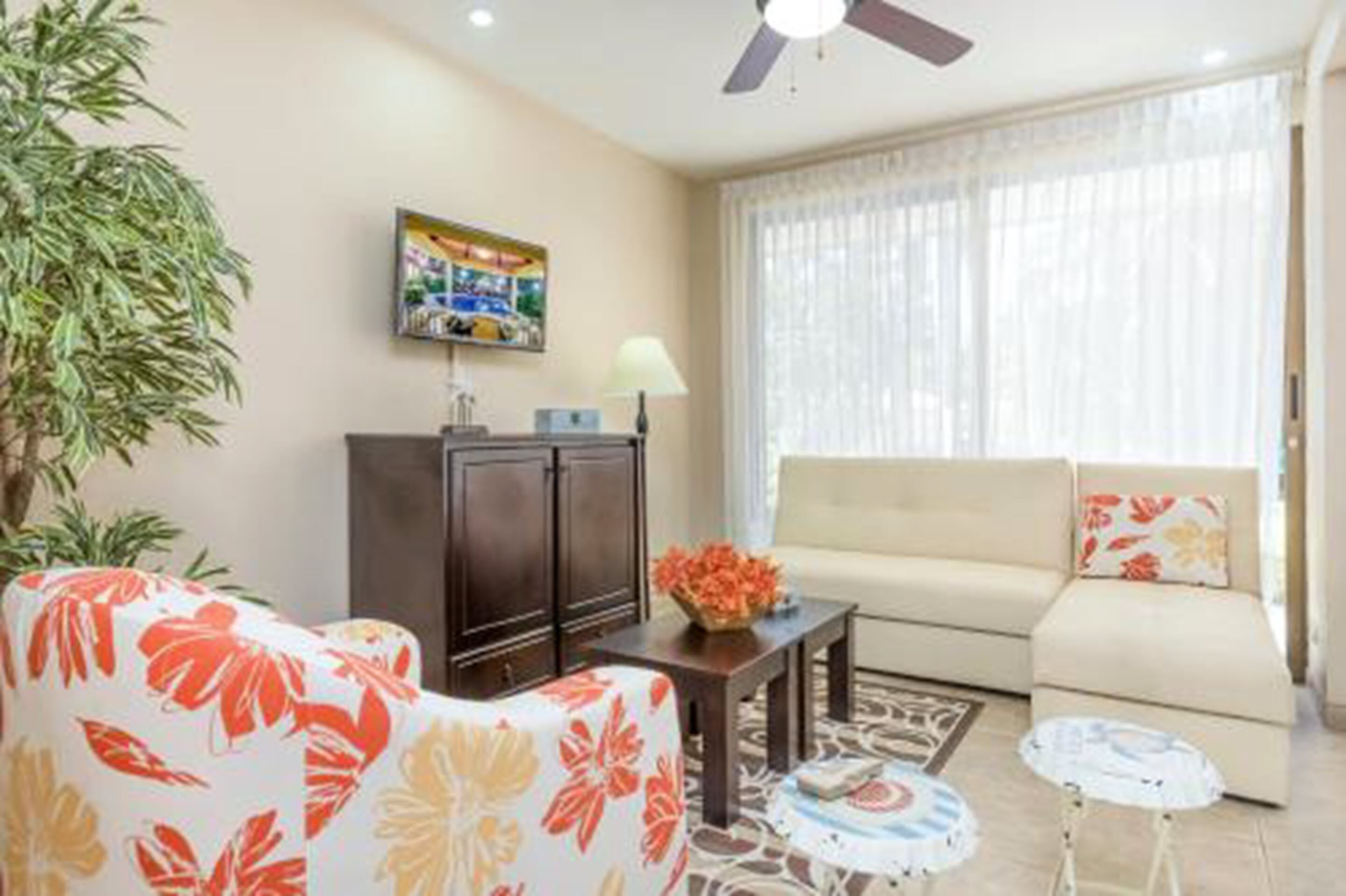 basic apartment, multiple beds, non smoking | living room | flat-screen tv