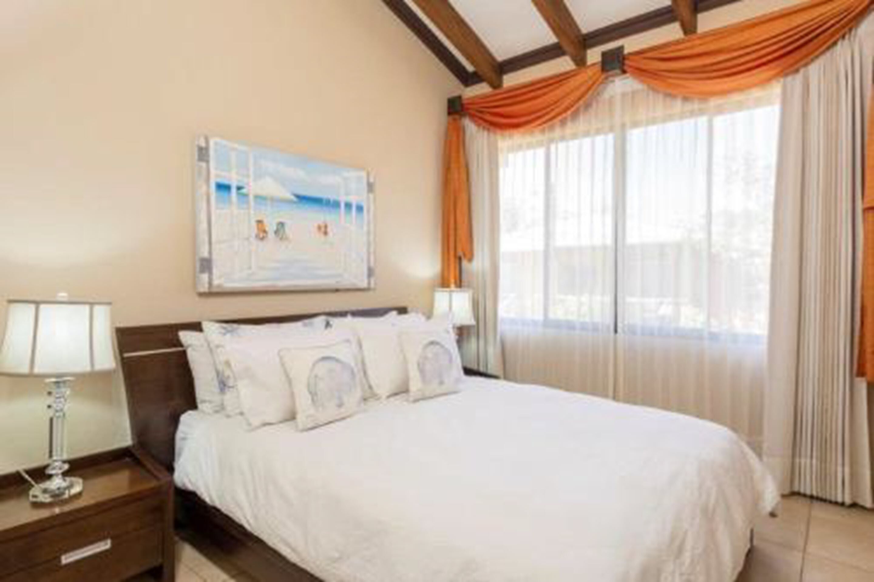 family house, multiple beds, non smoking | in-room safe, blackout curtains, free wifi, bed sheets