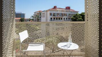 Deluxe Historic Junior Suite | 1 bedroom, pillowtop beds, minibar, in-room safe