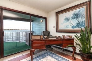 Interior - ⭐Luxury Waterfront Condo ⭐ Private Balcony over the Water w/ Three Mile View! ⭐  (Willis)