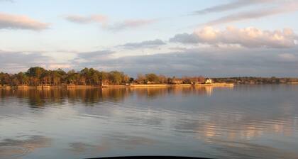 â Condo de luxe au bord de l'eau â Balcon privĂ© donnant sur l'eau avec vue sur trois milles! â