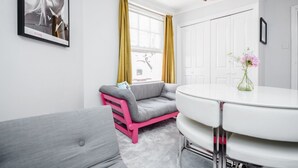 Living room - Stylish 1 Bedroom Flats Covent Garden (London)