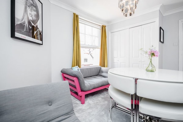 Apartment, 1 Bedroom, Non Smoking | Living room