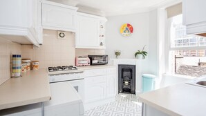 Private kitchen - Stylish 1 Bedroom Flats Covent Garden (London)