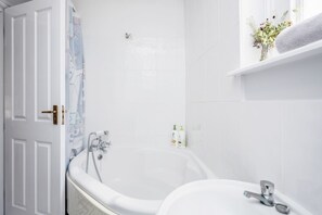 Apartment, 1 Bedroom, Non Smoking | Bathroom