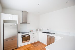 Deluxe Apartment, 1 Bedroom, Kitchen, City View | Private kitchen | Full-size fridge, microwave, oven, stovetop