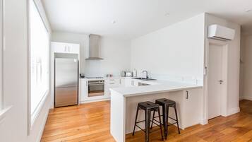 Deluxe Apartment, 1 Bedroom, Kitchen, City View | Private kitchen | Full-sized fridge, microwave, oven, stovetop