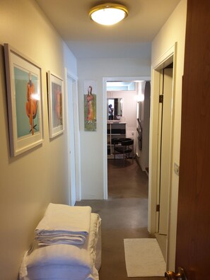 2 quartos, ferros/tábuas de passar roupa, Wi-Fi, roupa de cama