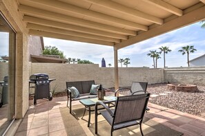 Outdoor dining - Quiet, Cute, Clean Home in South Phoenix/Ahwatukee (Phoenix)